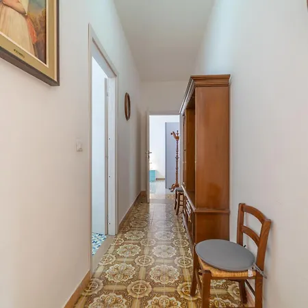 Emilia 2 Guest house